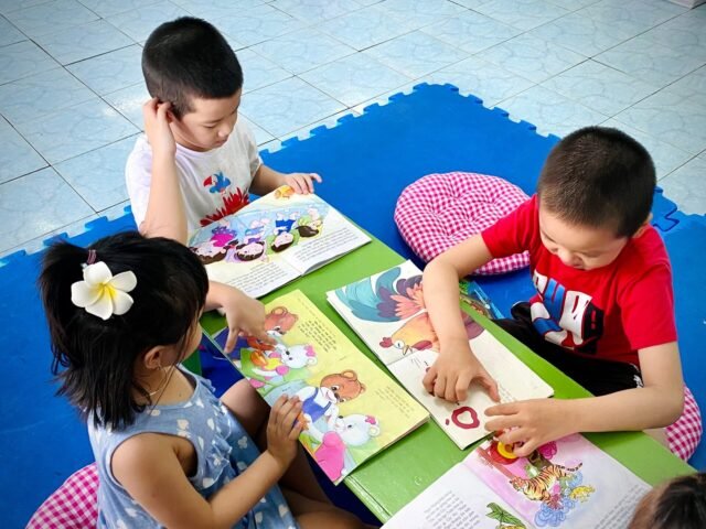 ???Hưởng ứng  Ngày Sách và Văn hóa đọc Việt Nam 21/4, của các bạn nhỏ đáng yêu ở lớp MG Lớn 3  ???