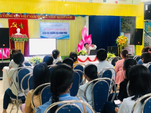 Bồi dưỡng chuyên đề “Kiến tạo trường học hạnh phúc”