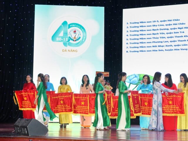LỄ KỈ NIỆM 40 NĂM NGÀY NGVN 20/11 VÀ ĐÓN CỜ THI ĐUA UBNDTP ĐÀ NẴNG