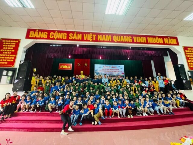 THAM QUAN ĐƠN VỊ SƯ ĐOÀN KHÔNG QUÂN 372 NHÂN NGÀY 22/12