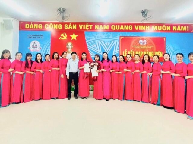 LỄ KẾT NẠP ĐẢNG VIÊN