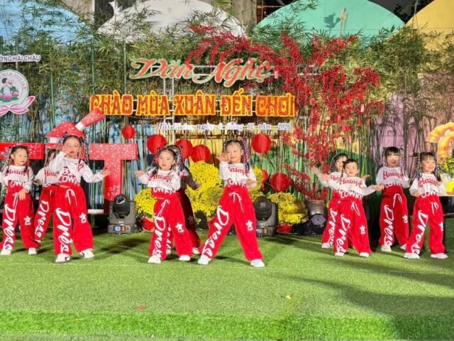 VĂN NGHỆ XUÂN “CHÀO XUÂN ĐẾN CHƠI”